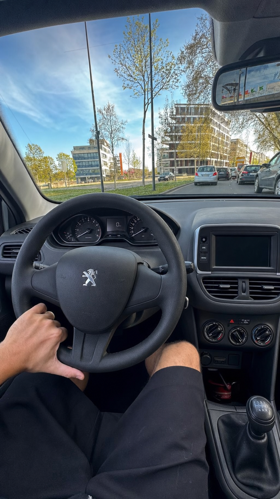 AVANT — Intérieur Peugeot, sans montre